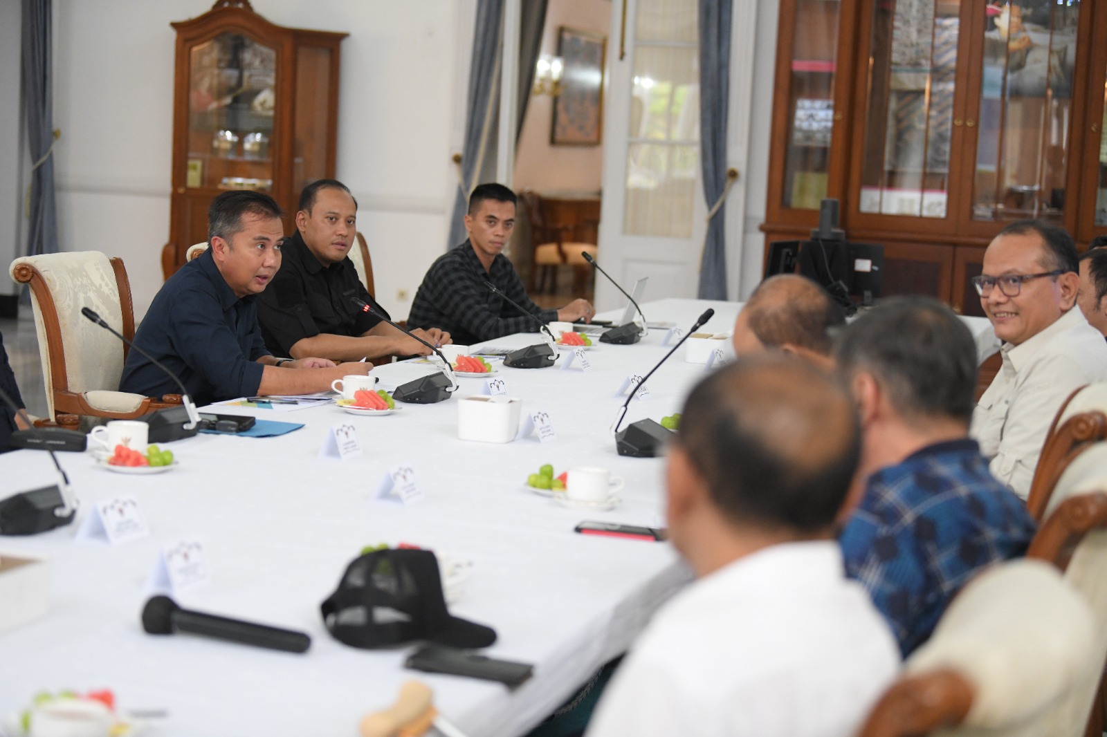 Penjabat Gubernur Jawa Barat Bey Machmudin menjaring aspirasi dan masukan dari masyarakat olahraga