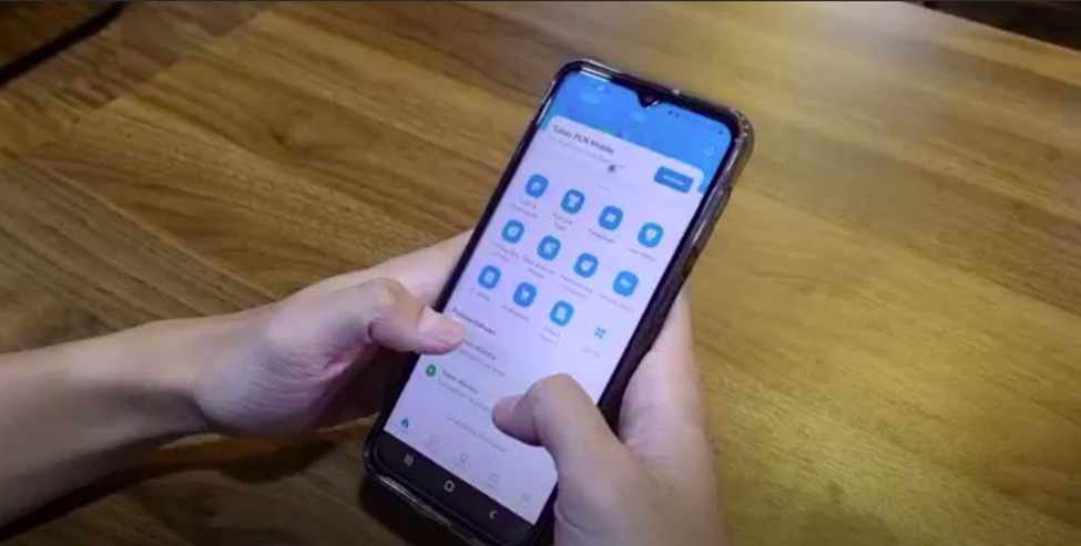Gunakan  PLN Mobile untuk melaporkan adanya gangguan kelistrikan