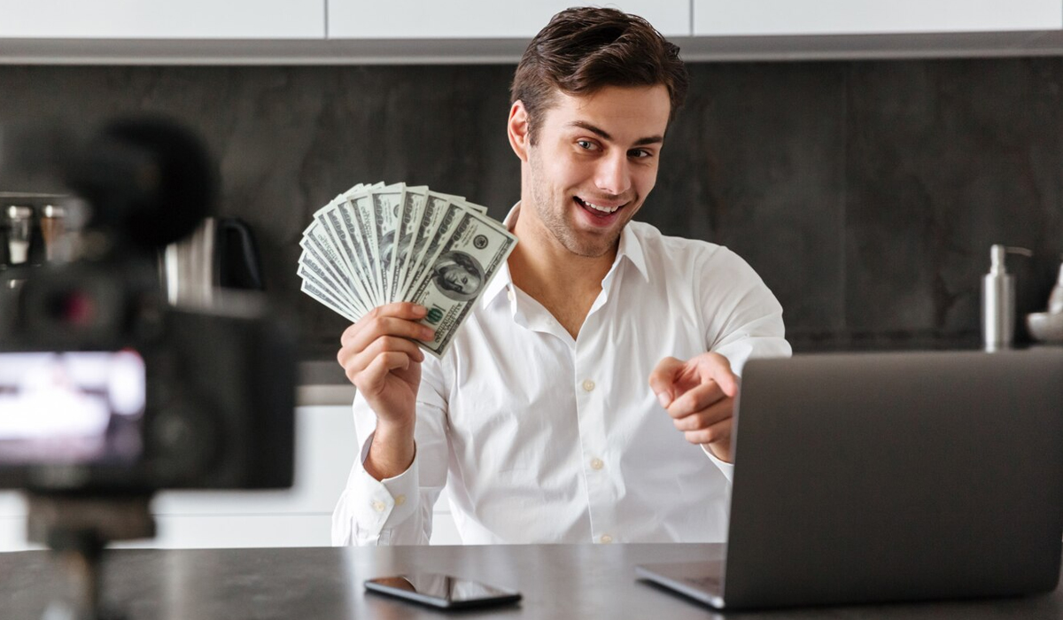 Ilustrasi cara mendapatkan uang dari internet 