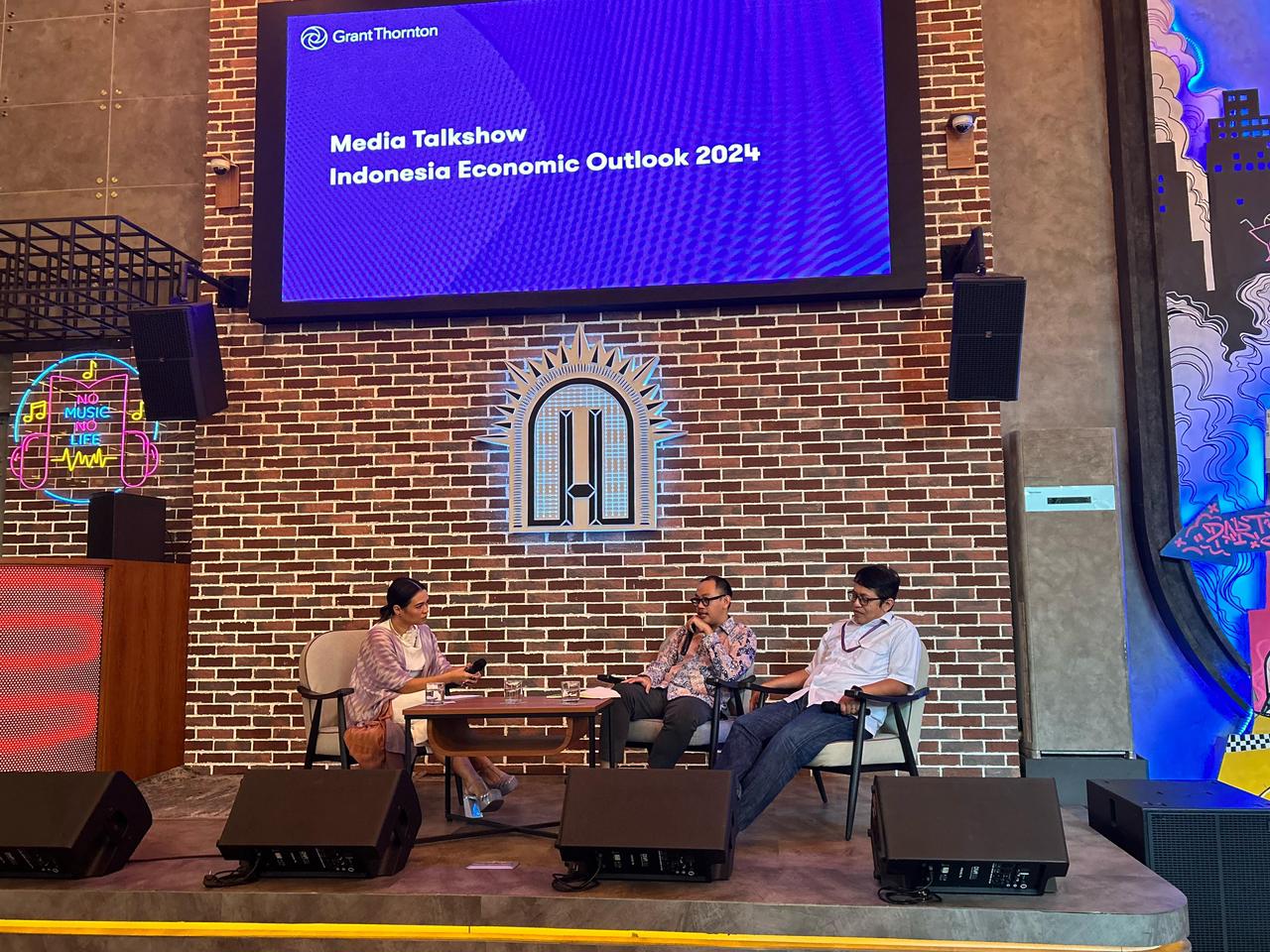 Acara Economic Outlook 2024 yang diselenggarakan di Home by Moonshine, Sampoerna Strategic Square, Jakarta, Rabu (29/11).
