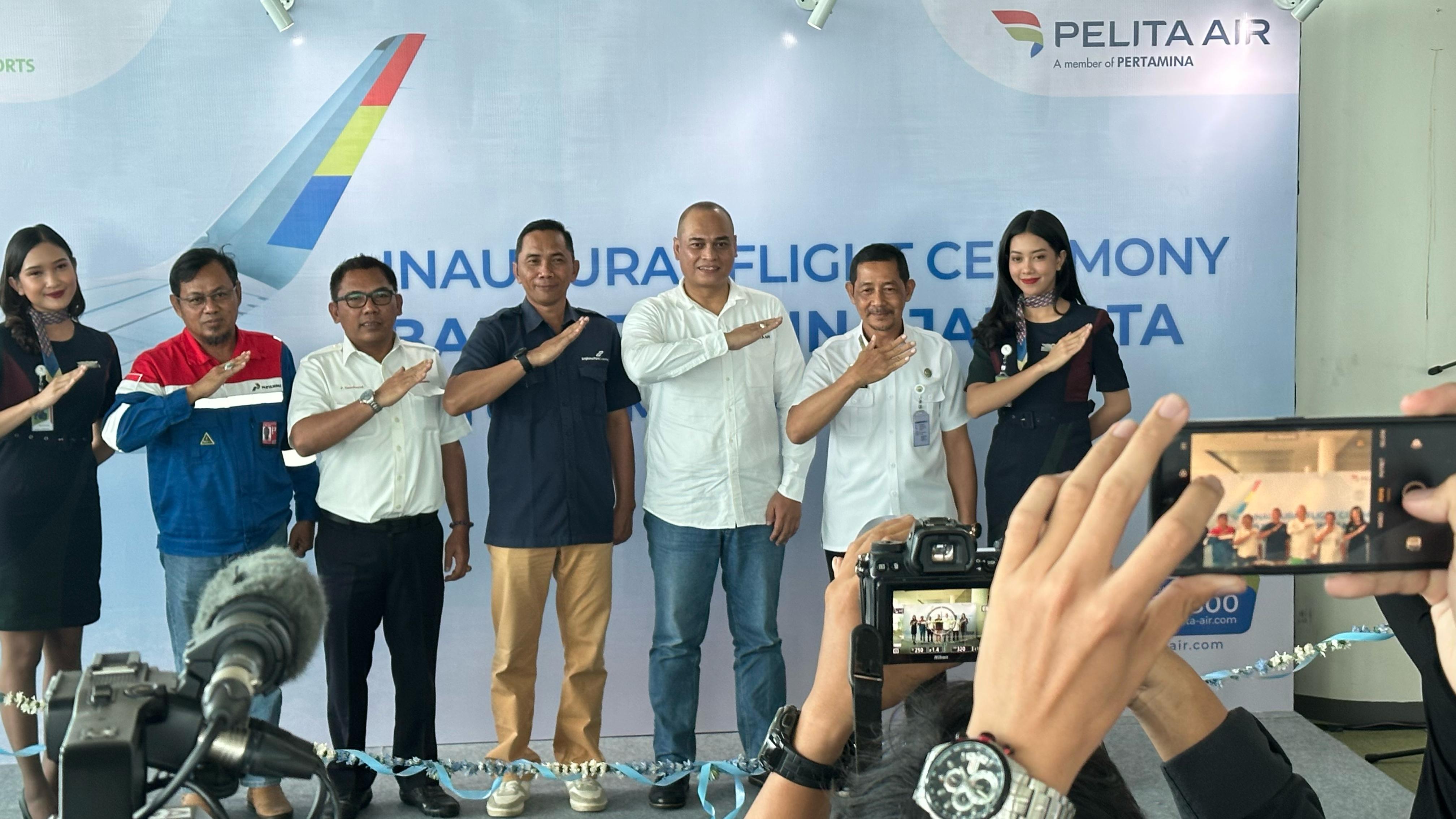 Konferensi pers Penerbangan perdana (inaugural flight) rute Jakarta-Banjarmasin di Jakarta, Rabu (1/11).