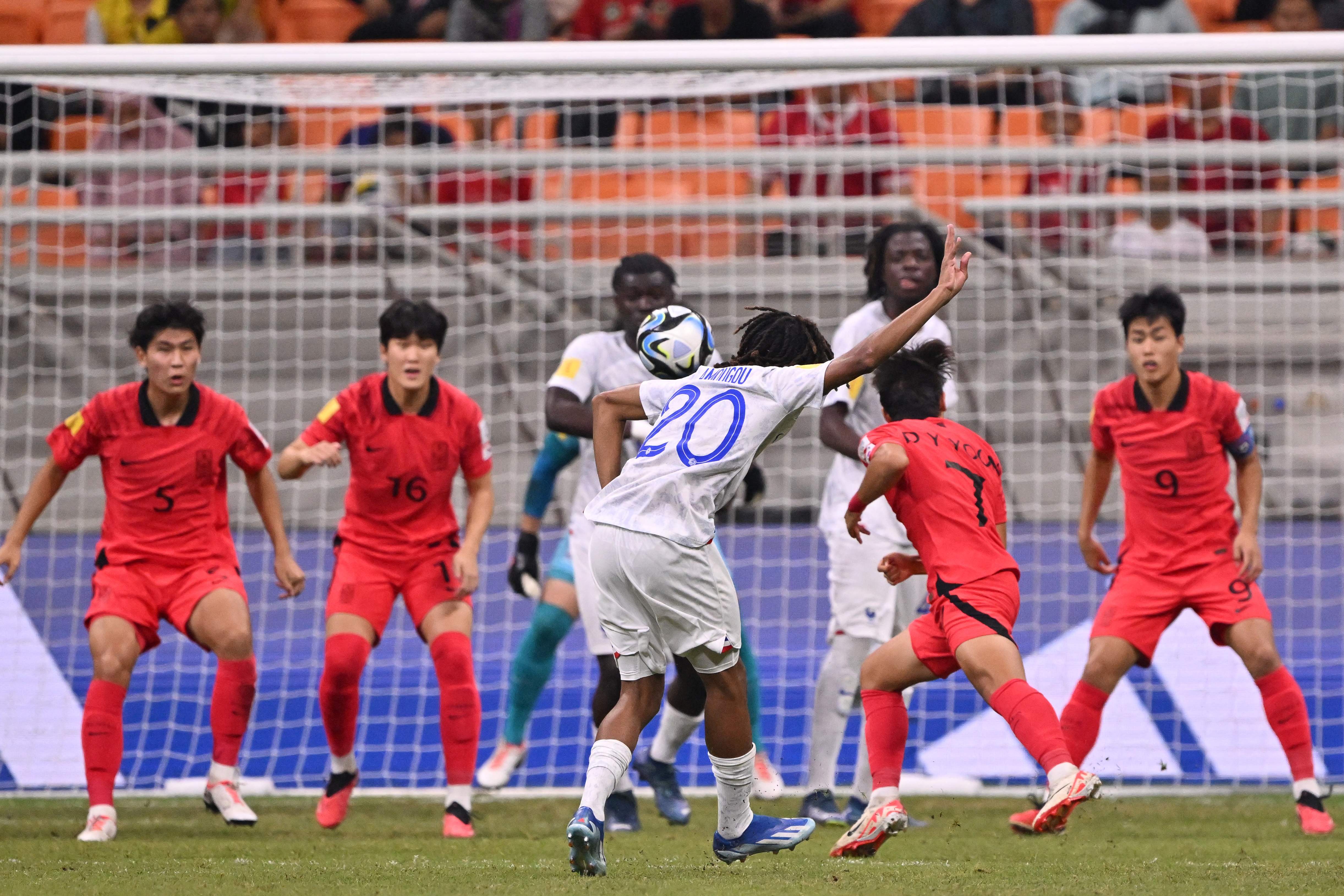 Pertahanan timnas Korea Selatan saat laga melawan Prancis, 15 November 2023.