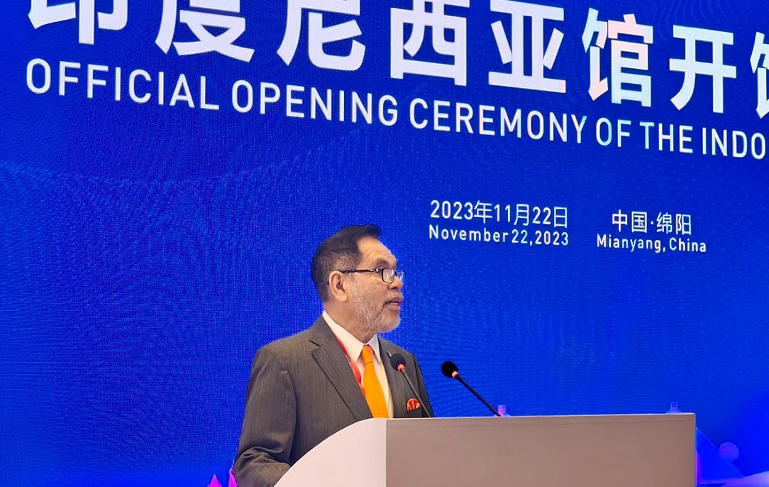 Duta Besar Indonesia untuk Tiongkok, Djauhari Oratmangun