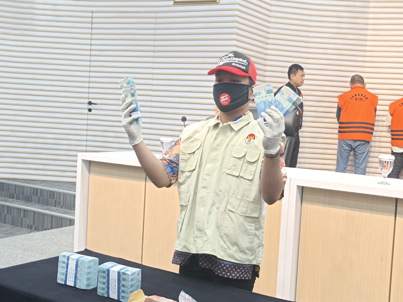 KPK mengungkapkan uang dari hasil suap pengadaan jalan di Kalimantan Timur digunakan untuk acara Nusantara Sail 2023.