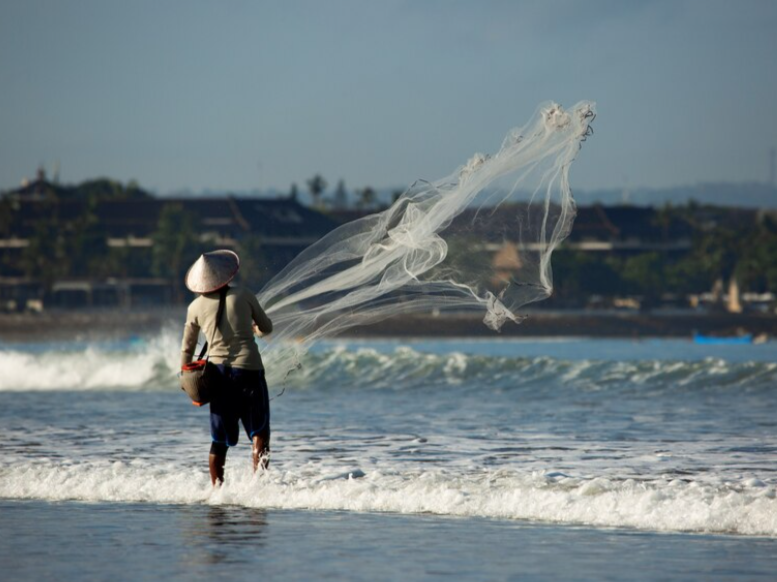 Warga Tolak Penguasaan Eksklusif Darat dan Laut Desa Adat Serangan