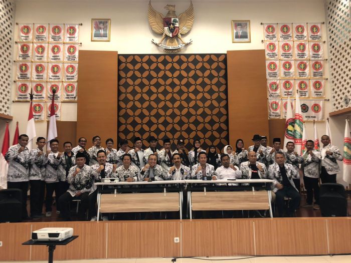 Pimpinan di sejumlah wilayah tidak puas dengan kinerja pengurus PGRI sehingga munculkan dualisme kepengurusan