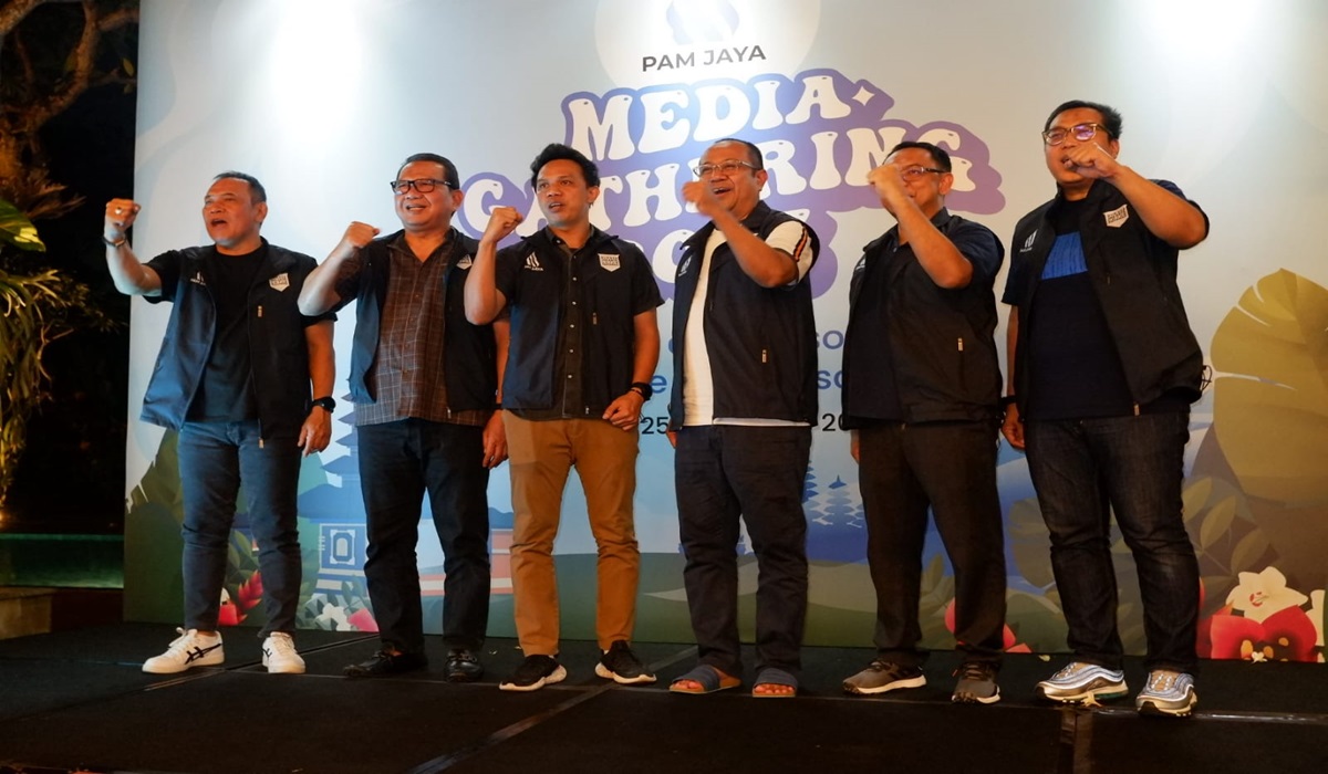 Para pejabat Perumda PAM Jaya di acara Media Gathering dengan wartawan Balkoters di Pulau Dewata, Bali, Sabtu (25/11). 