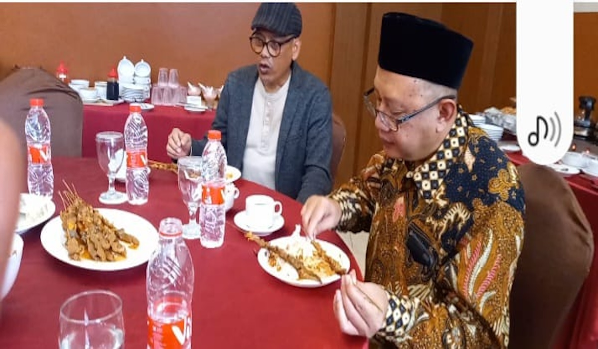 Wakil Ketua Komisi X DPR RI Abdul Fikri Fakih bersama Direktur Perlinudngan Kebudayaan Kemendikbudristek Judi Wahyudin 