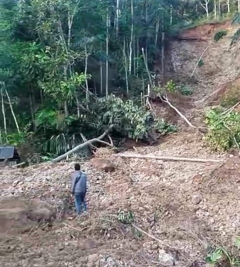 Tanah longsor di  Kecamatan Sodonghilir, Kabupaten Tasikmalaya.