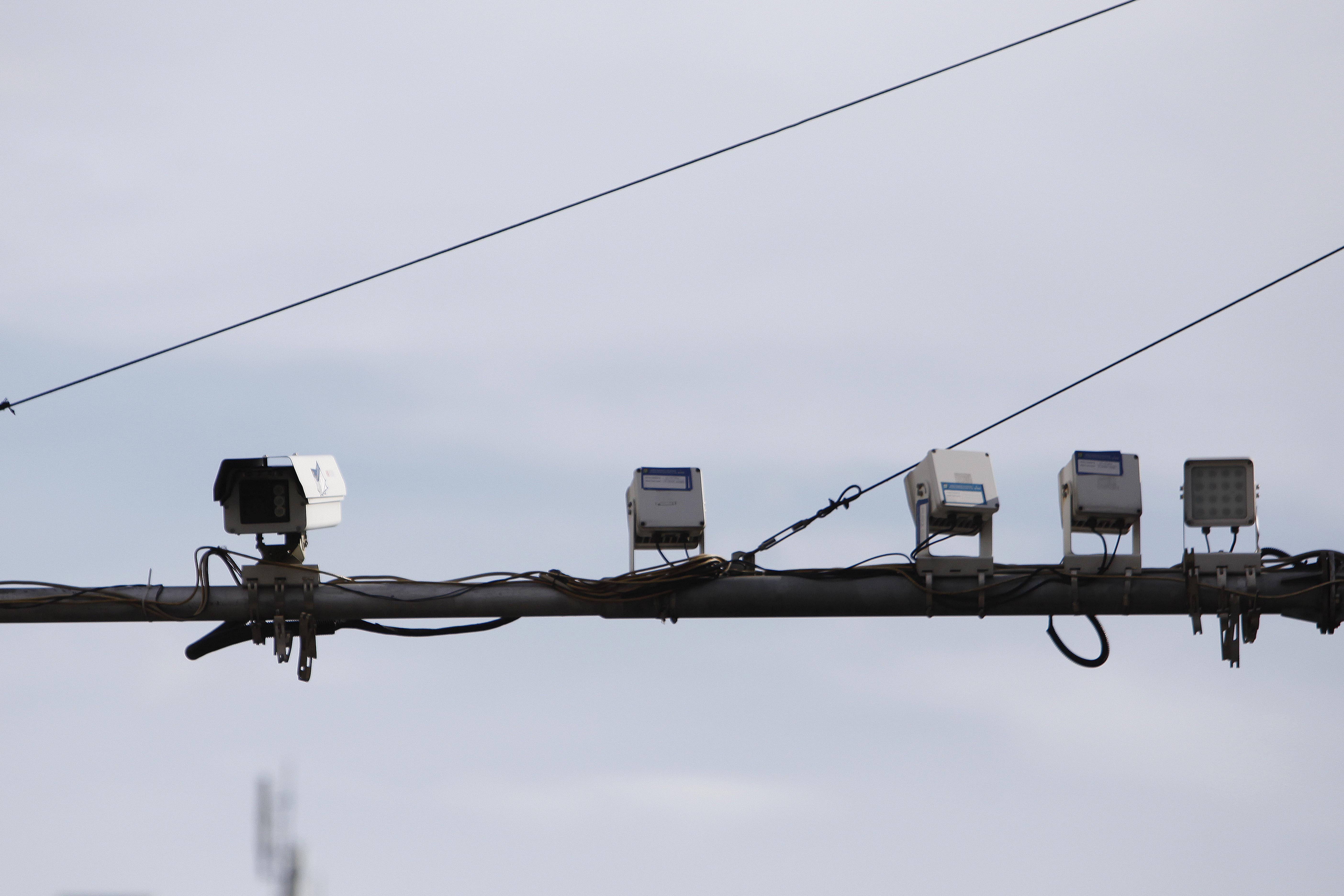 Perangkat kamera tilang elektronik atau Electronic Traffic Law Enforcement (ETLE) terpasang di kawasan Thamrin, Jakarta.