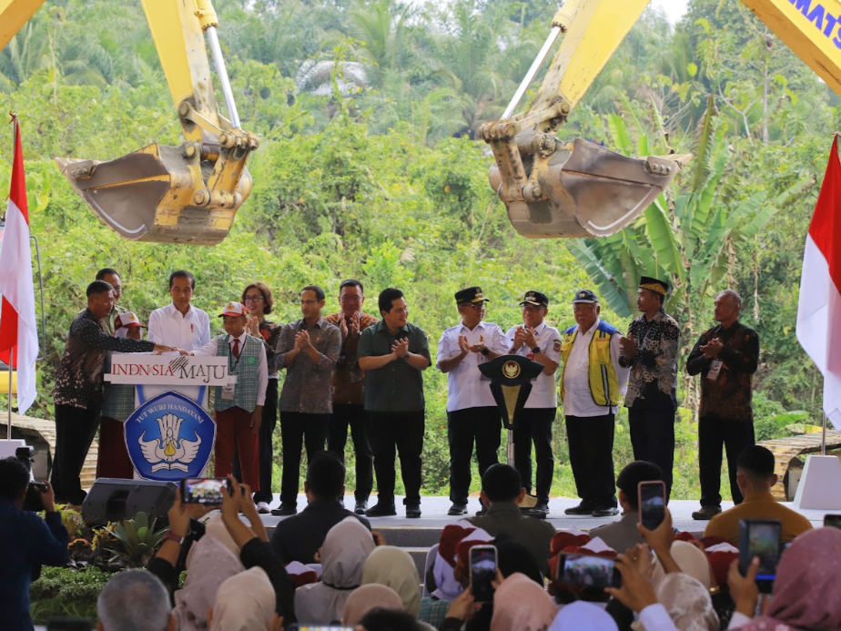 Presiden Joko Widodo bersama YPA-MDR pada Rabu (1/11) melaksanakan groundbreaking revitalisasi Sekolah Dasar Negeri (SDN) 020 Sepaku.