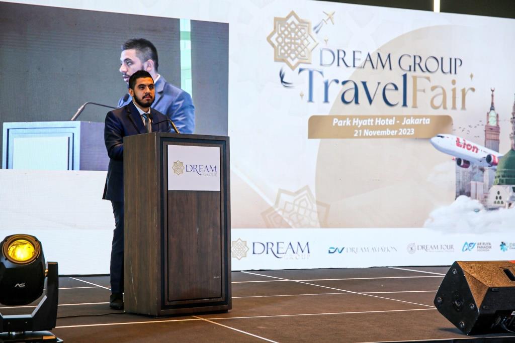 CEO Dream Aviation Muhamad Umar Bakadam dalam event Dream Group Travel Fair di Park Hyatt Jakarta, Selasa (21/11).