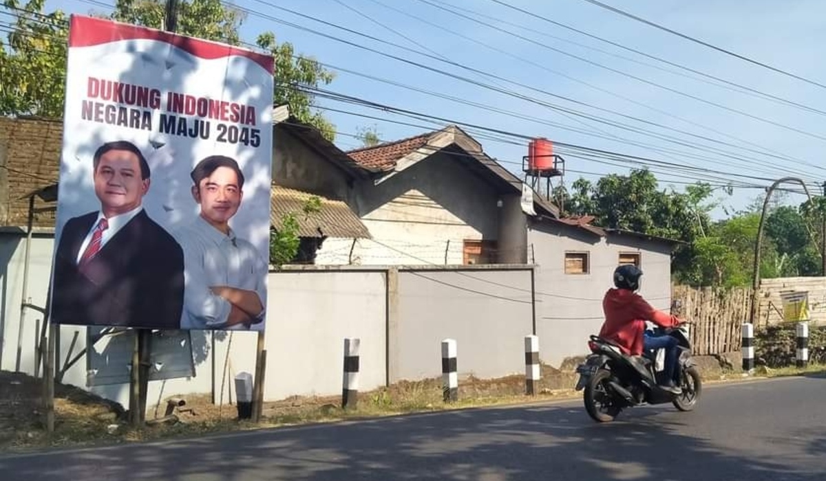 Polri-Bawaslu Diminta Selidiki Dugaan Pengerahan Aparat dalam Pemasangan Baliho Capres