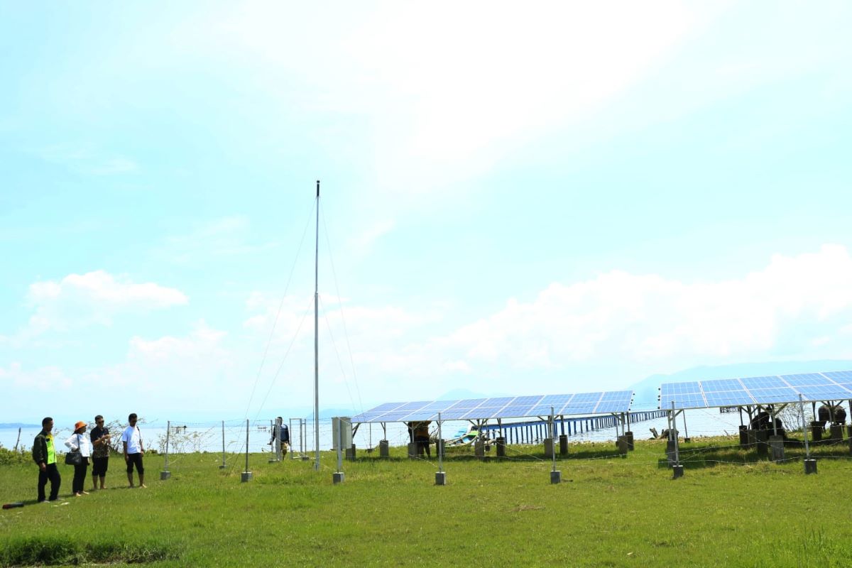 PLTS pompa air di Desa Rianiate Samosir, Sumatra Utara, diharapkan memenuhi kebutuhan air minum dan meningkatkan perekonomian masyarakat.