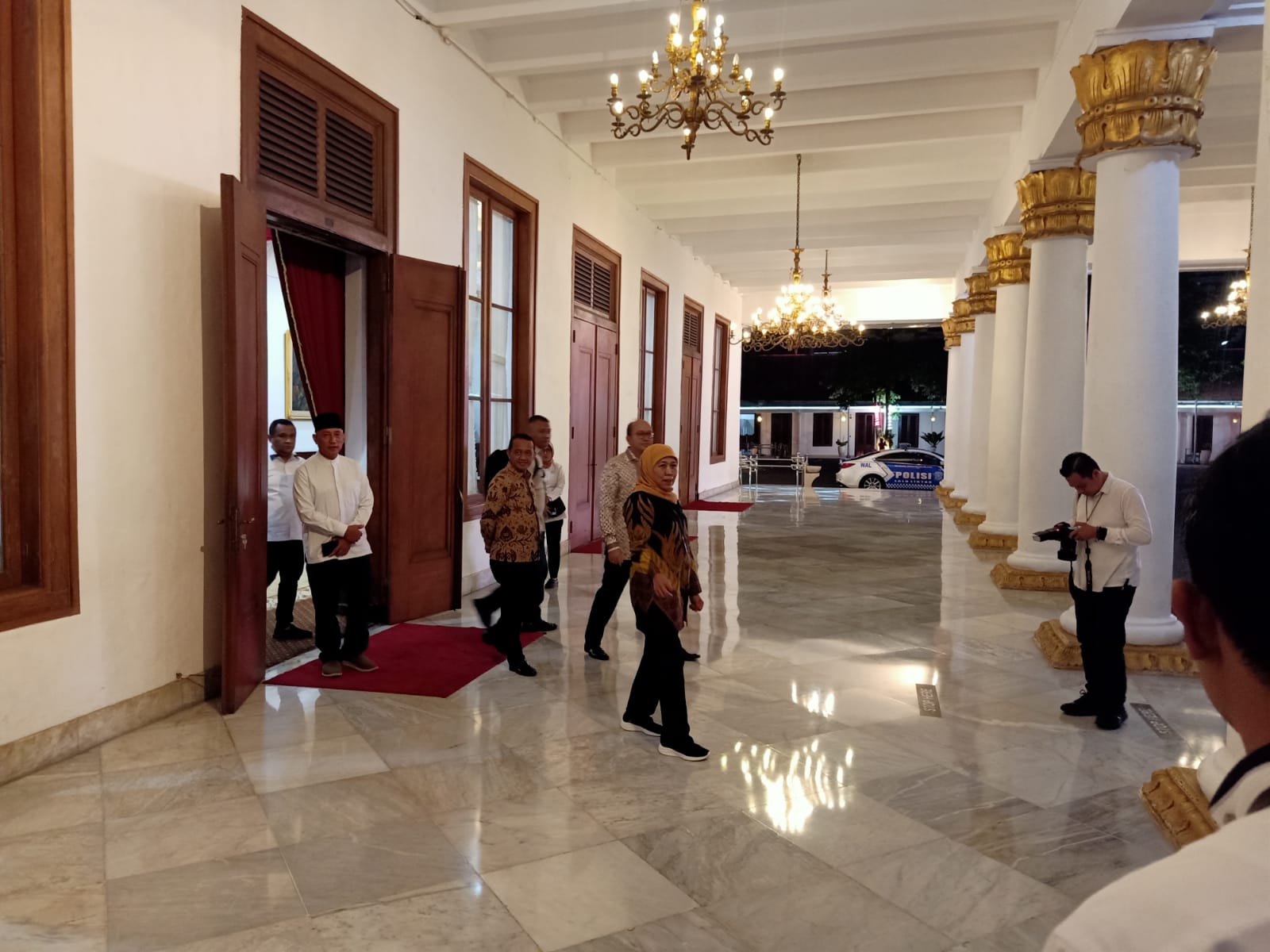 Gubernur Jatim Khofifah Indar Parawansa menerima kedatangan TIM Pemenangan Nasional (TKN) Prabowo-Gibran, Bahlil Lahadalia