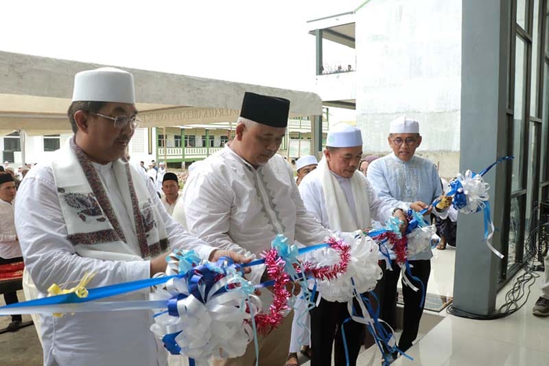Peresmian gedung Asrama Pondok Pesantren Al -Baqiatush Shalihat di Tanjung Jabung Barat yang berasal dari CSR PetroChina Jabung
