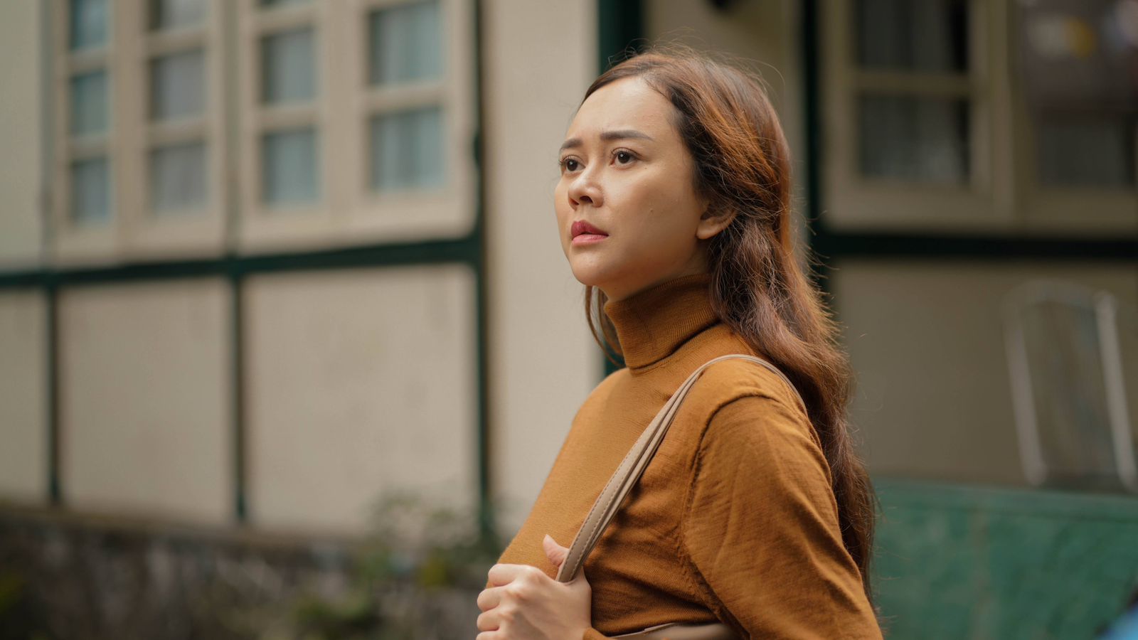 Aura Kasih, berperan di film horor Rumah Iblis.