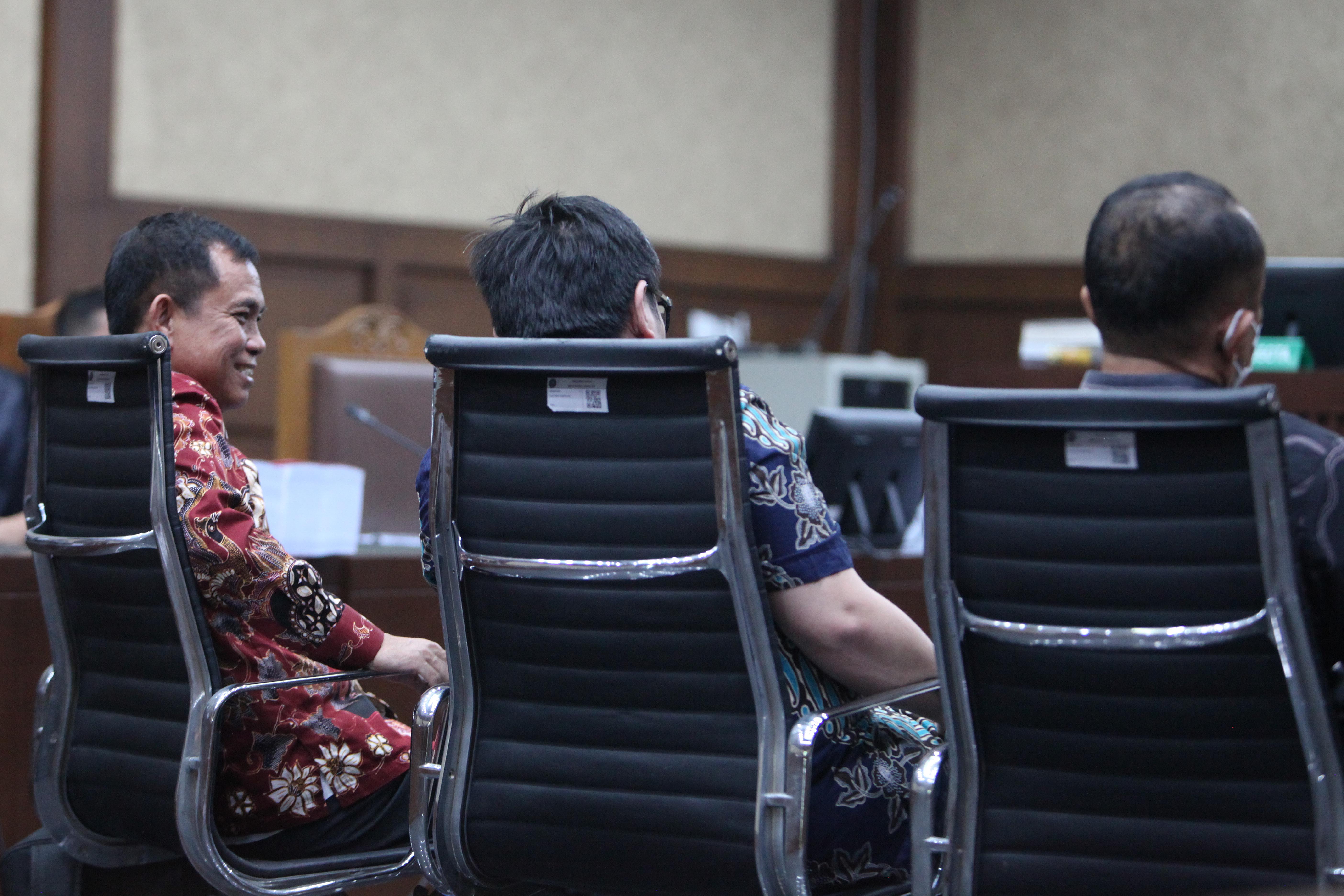 Tiga terdakwa kasus dugaan korupsi pembangunan BTS 4G antara lain Direktur Utama PT Mora Telematika Indonesia Galumbang Menak Simanjuntak