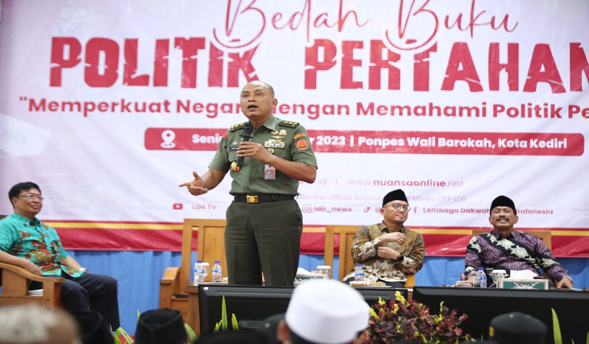 Staf Ahli Menteri Pertahanan Bidang Politik Mayjen TNI Nugroho Sulistyo Budi menjadi pembahas dalam bedah buku Politik Pertahanan.