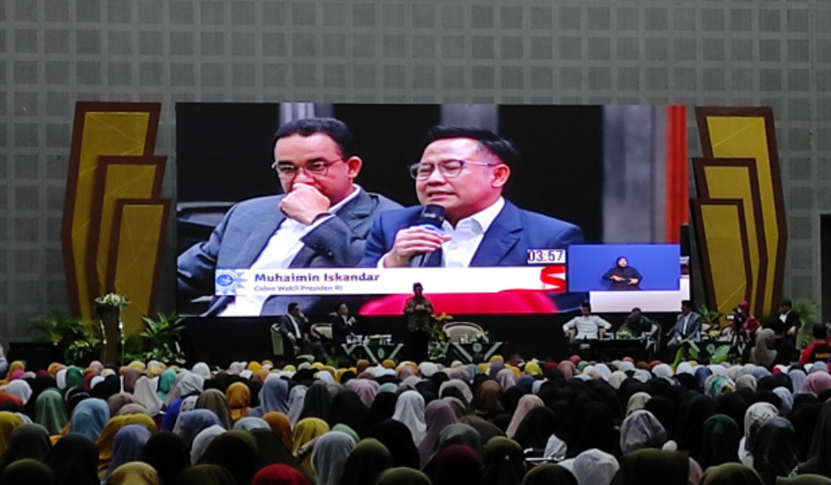 Anies Baswedan dan Muhaimin Iskandar dalam dialog di Universitas Muhamadiyah Surakarta.