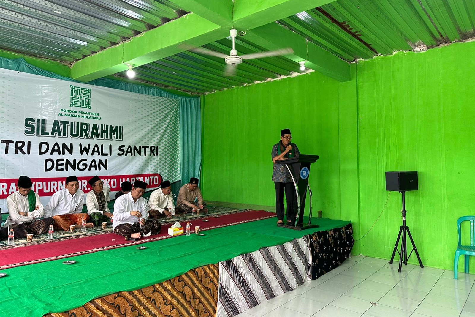 Sejumlah pondok pesantren di Banten mendeklarasikan dukungan dan pemenangan kepada pasangan Ganjar Pranowo dan Mahfud MD.