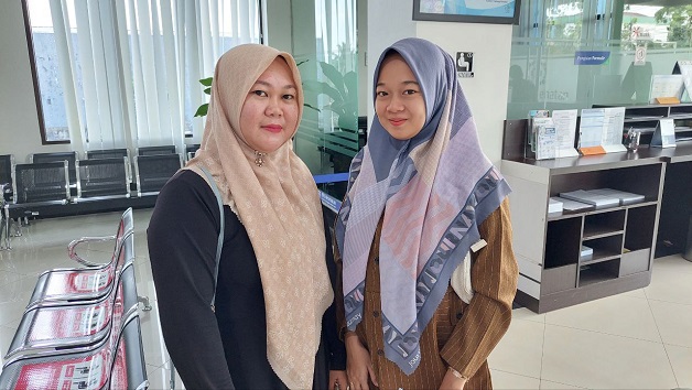 Raudatun Nasifah (20) (kanan) kini usia kandungannya sudah memasuki usia ketujuh bulan.