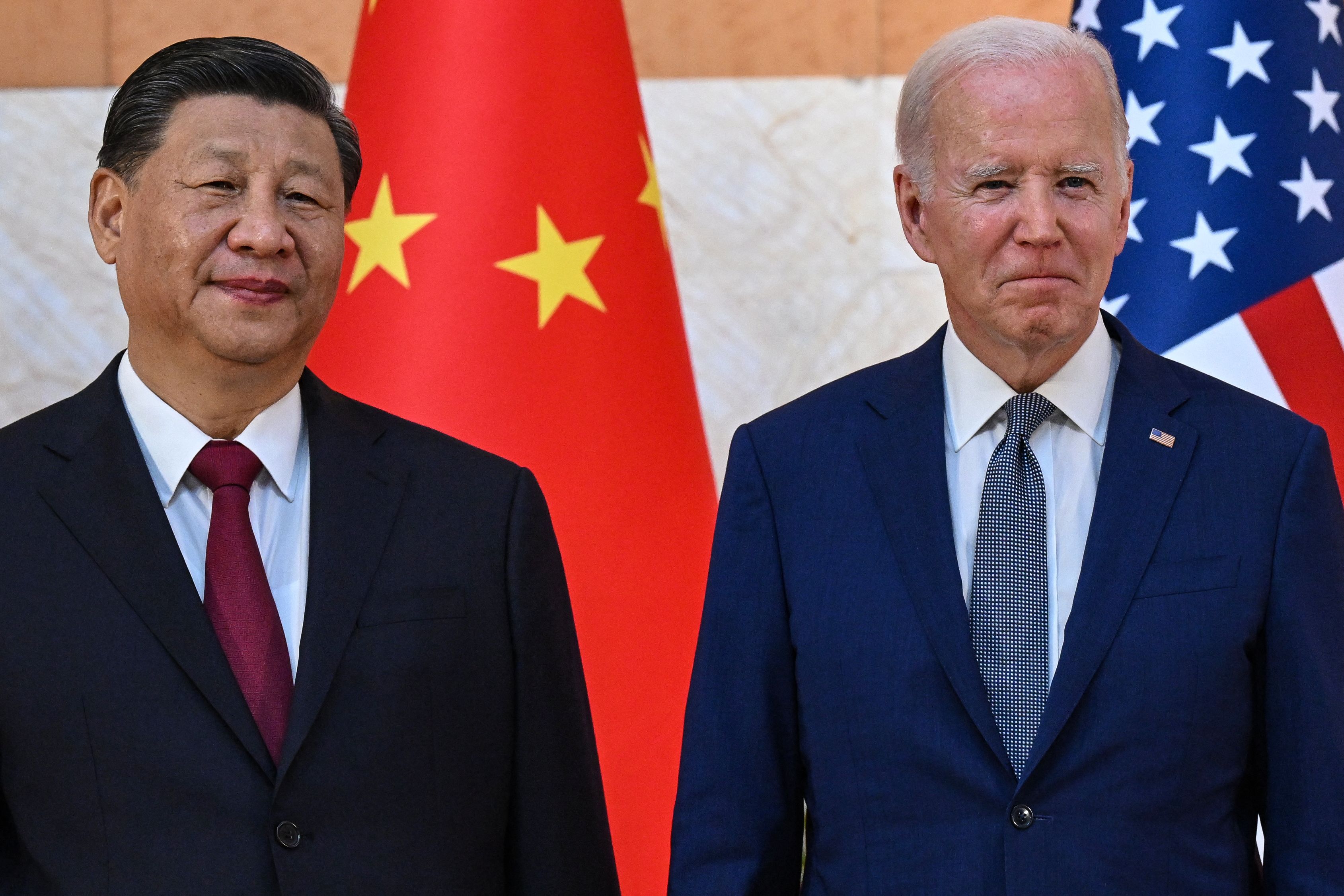 Pertemuan terakhir Xi Jinping (kiri) dan Joe Biden di G20 Summit, Bali, November 2022.