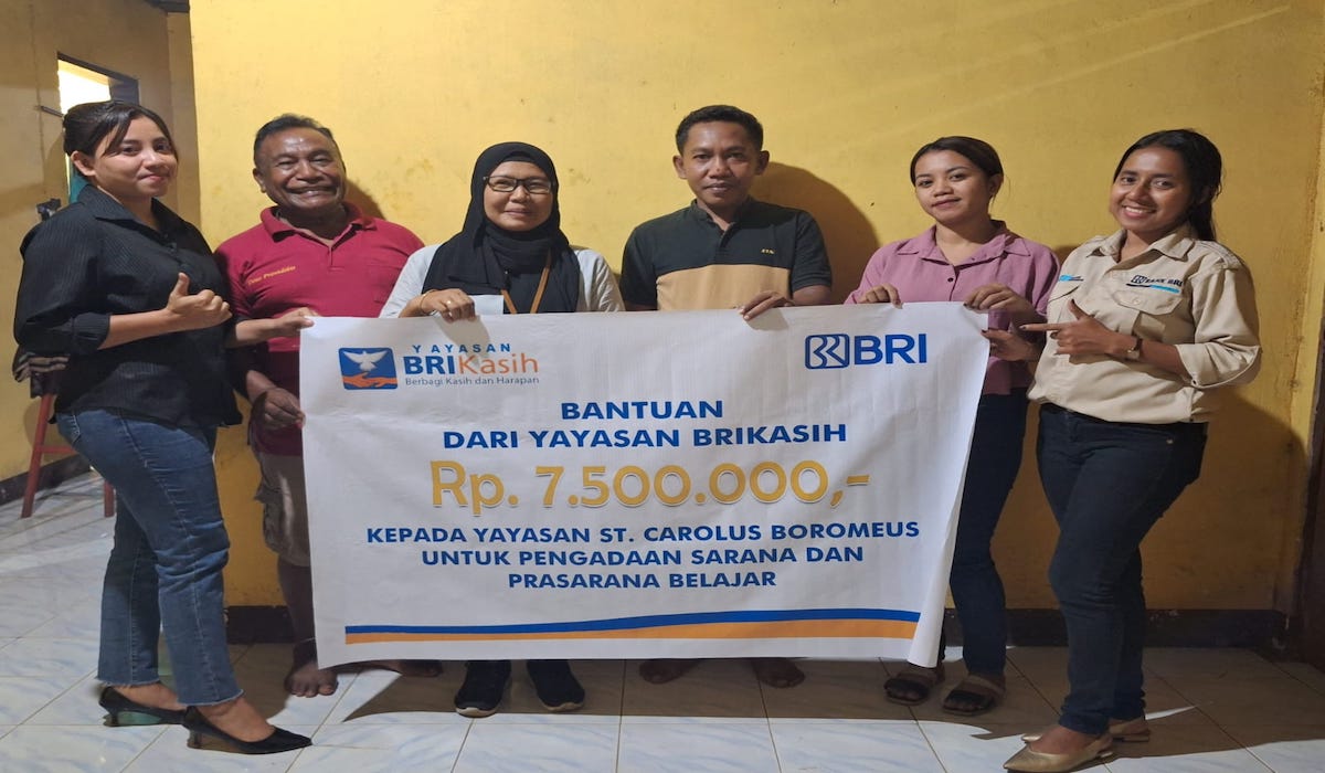 enyerahan bantuan Yayasan Brikasih kepada yayasan St Carolus Boromeus di Hingga Pulau Adonara, Flotim - NTT. 