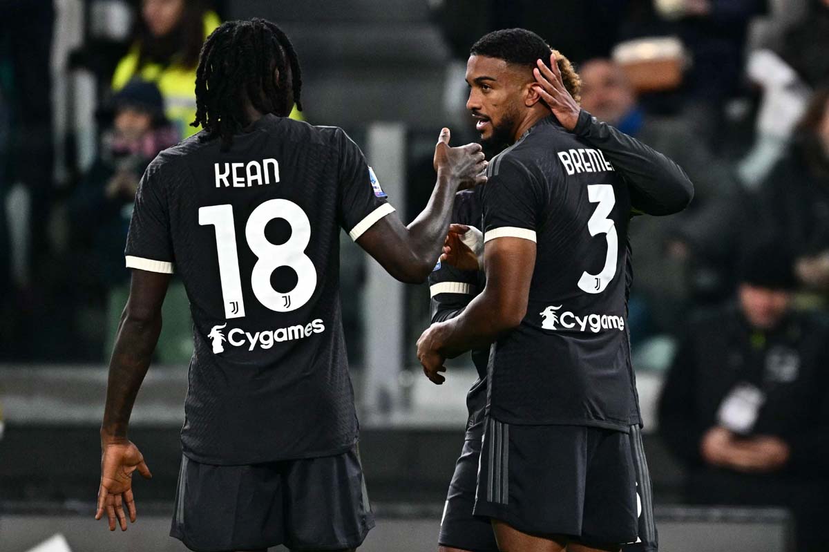 Juventus berhasil merebut posisis puncak klasemen Serie A setelah mengalahkan Cagliari 2-1.