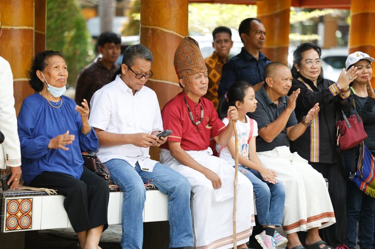 Para jemaah Gereja Katolik Hati Tak Ternoda Santa Perawan Maria Makale 