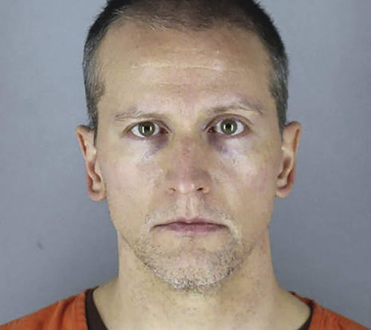 Polisi yang membunuh George Floyd, Derek Chauvin diserang dengan pisau di penjara.