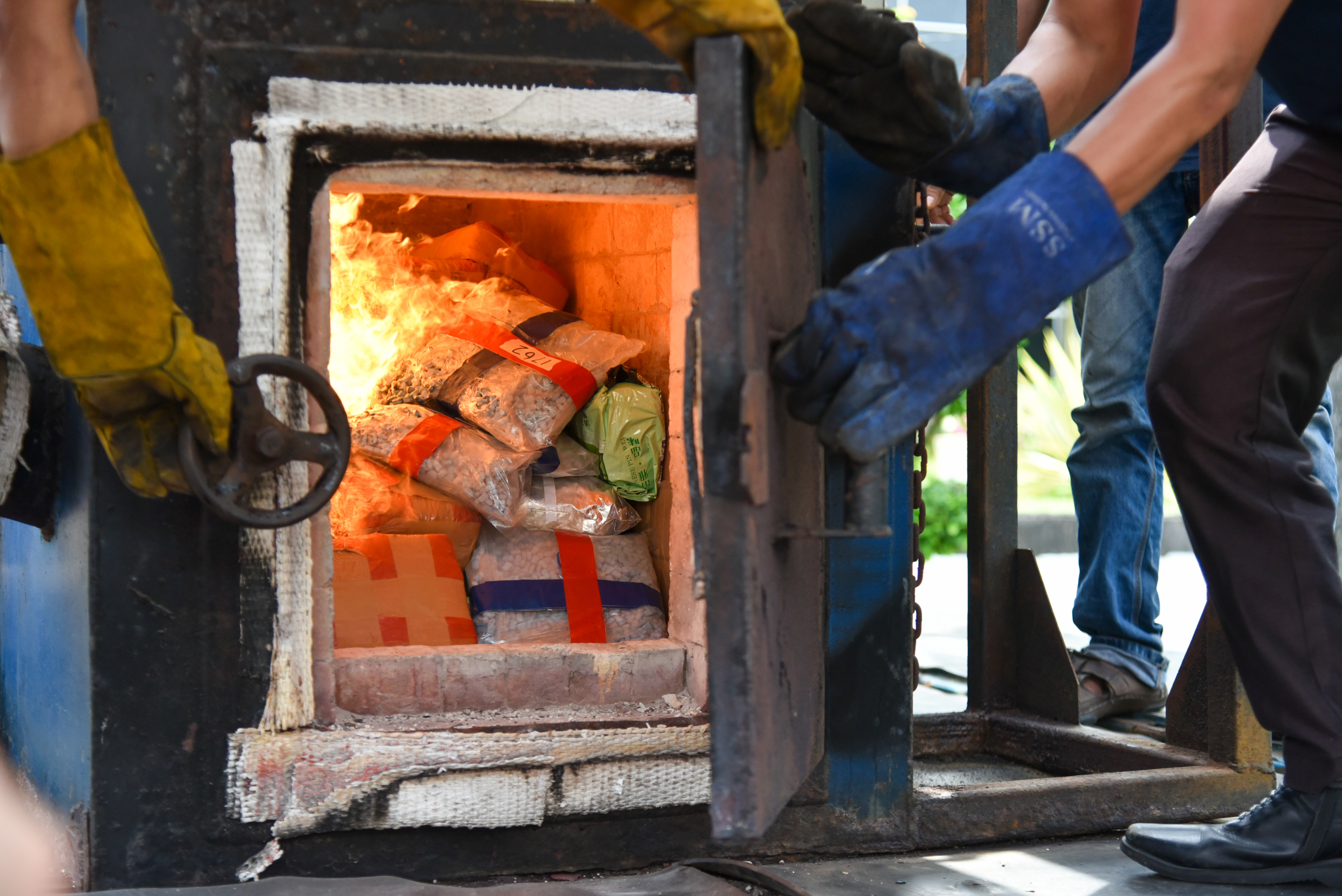 Ilustrasi pemusnahan narkoba.