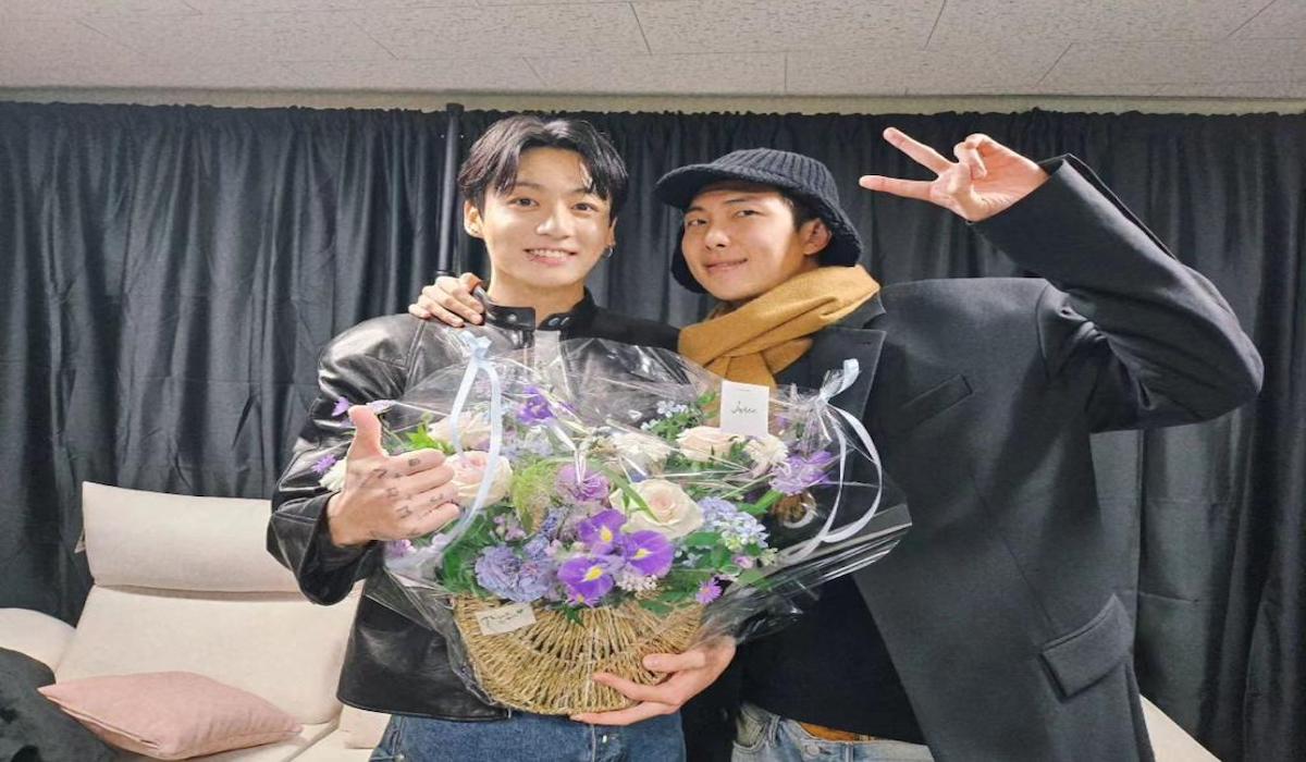 Jungkook dapat pujian dari RM saat perform acara Golden: Live on Stage