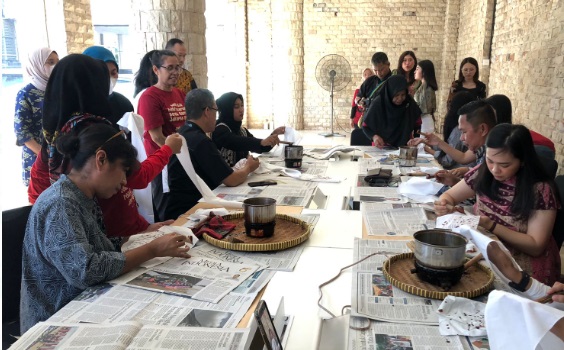 Pelatihan membatik yang digelar Media Indonesia dan Accor Greater Jakarta Hotels di Jakarta, Rabu (29/11).