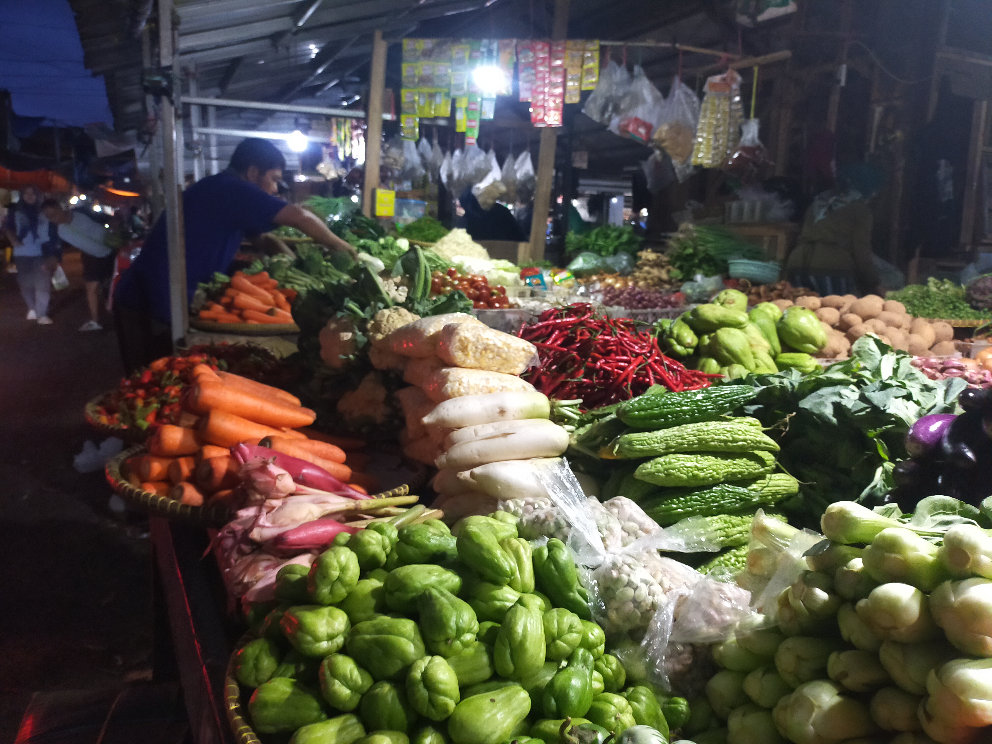 Perdagangan di Pasar Cikurubuk, Tasikmalaya. 