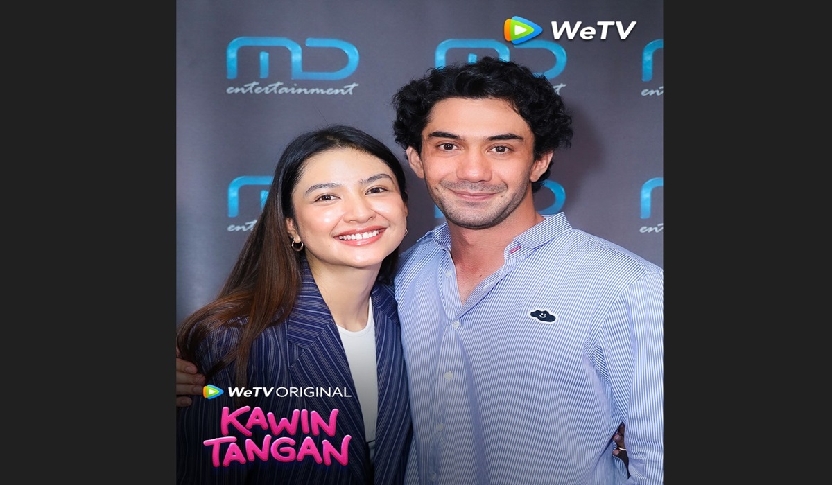 Aktor Reza Rahadian (kanan) dan Mikha Tambayong akan berduet di serial Kawin Tangan di WeTV.