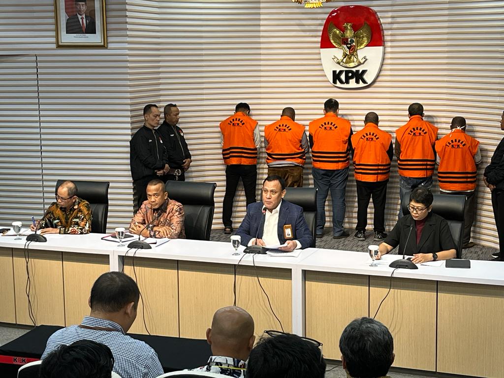 Ketua KPK Firli Bahuri bersikeras ke Dewas usai konferensi OTT di Sorong, meski sudah ada surat resmi penolakan pemeriksaan.