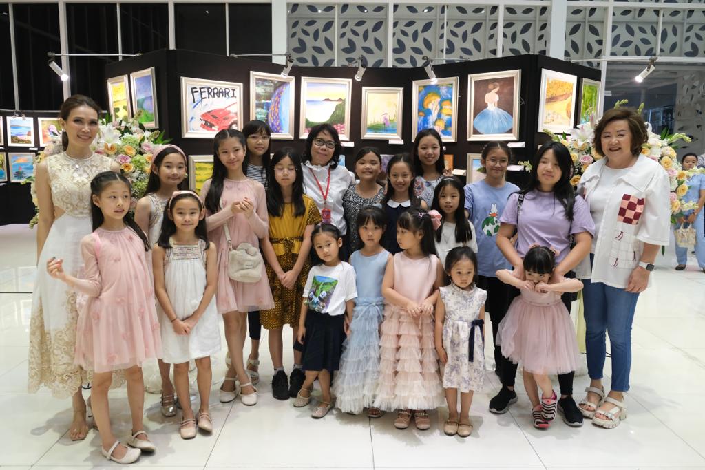 Sebanyak 27 anak mengikuti pameran lukisan yang bertajuk 'The Children’s Art Painting for Children’s World Day