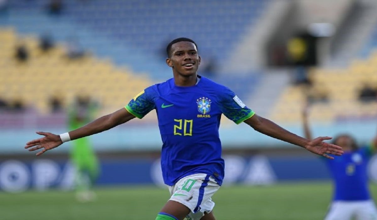 Pemain Brasil Estavao Wliian merayakan gol ke gawang Ekuador di babak 16 besar Piala Dunia u-17