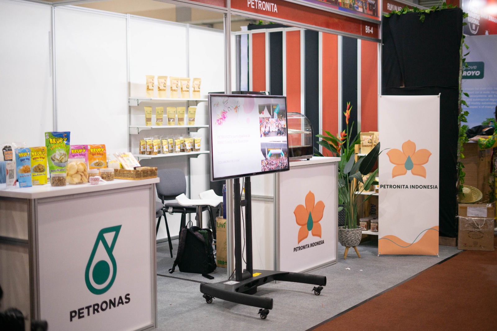 Booth Petronas Indonesia pada ajang Forum Kapasitas Nasional III 2023 (Forkapnas) di Jakarta Convention Center (JCC), Senayan.