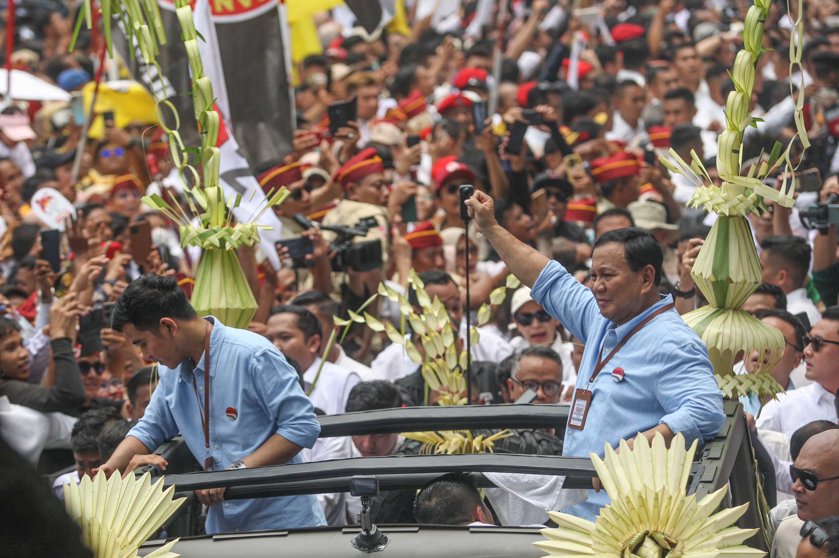Prabowo Subianto dan Gibran Rakabuming Raka saat mendaftar sebagai Capres-Cawapres 