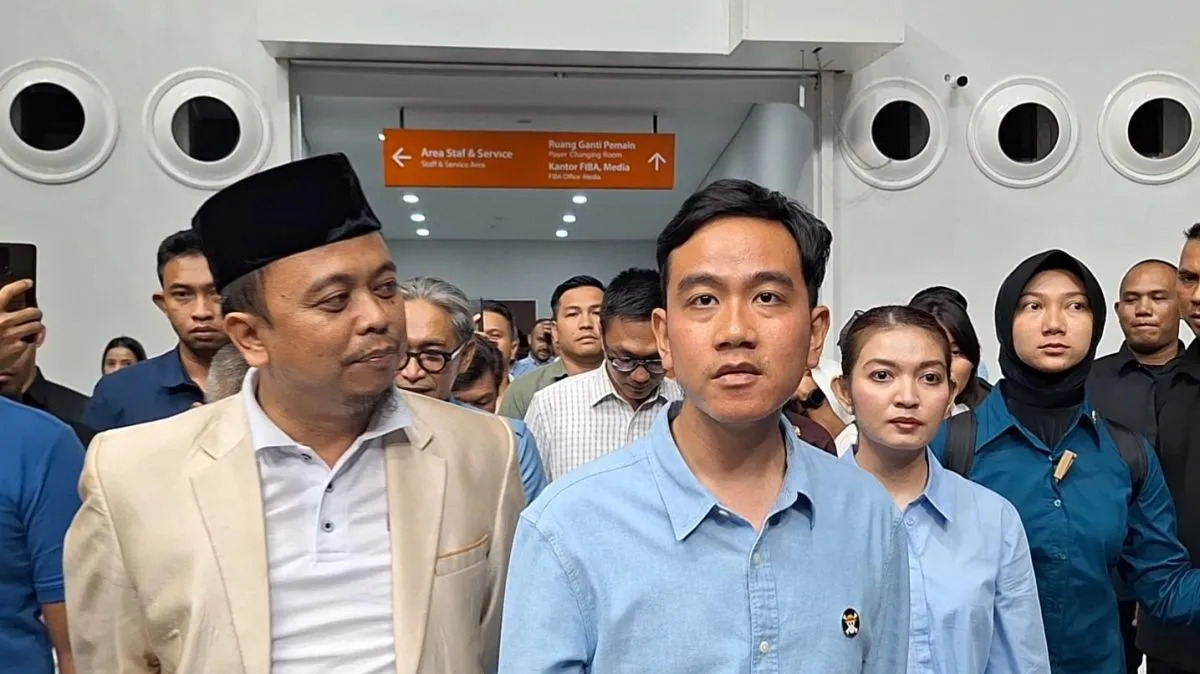 Calon Wakil Presiden Gibran Rakabuming Raka hadiri silaturahmi Desa Bersatu di GBK, Jakarta.