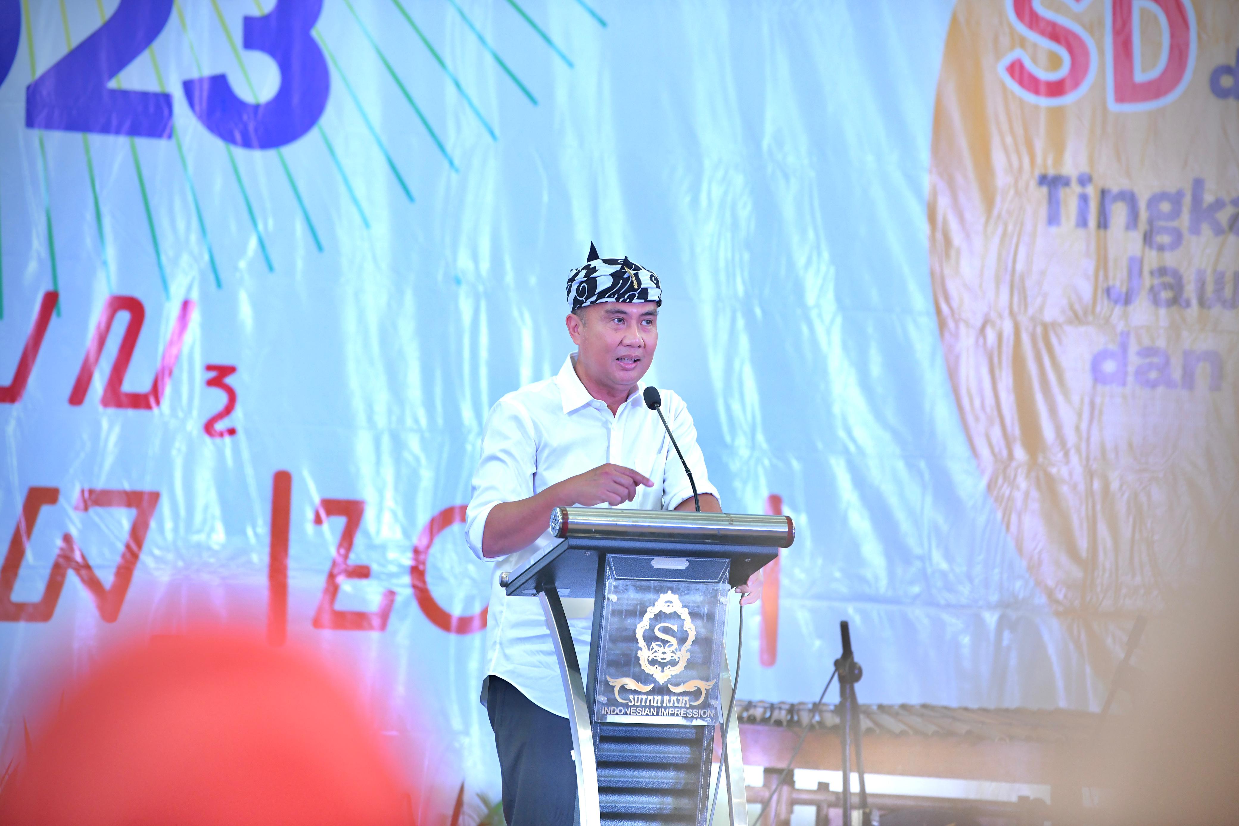 Penjabat Gubernur Jawa Barat Bey Machmudin