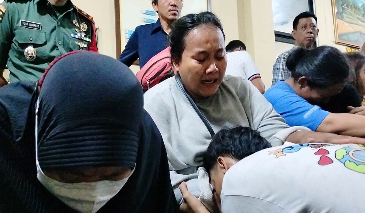 Pelaku tawuran di Johar Baru diberikan hukuman mencuci kaki orang tua