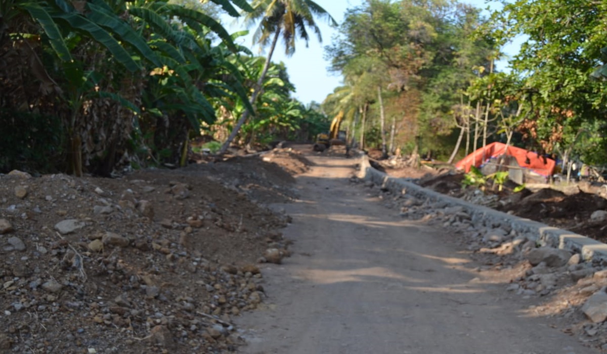 Ruas Jalan Mulobahang - Walang di Flotim yang belum rampung pengerjaannya. 