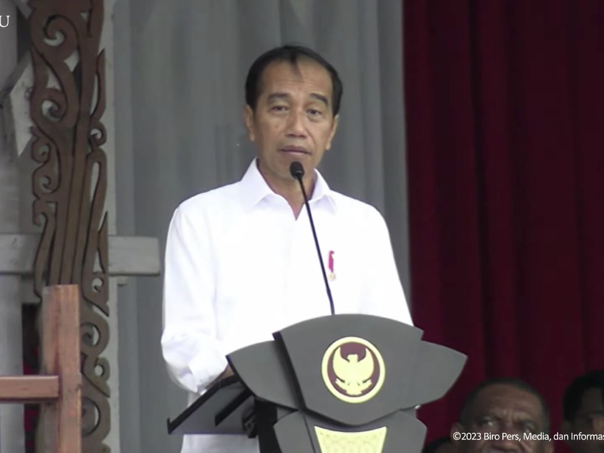 Presiden Jokowi membua Sail Teluk Cendrawasih.