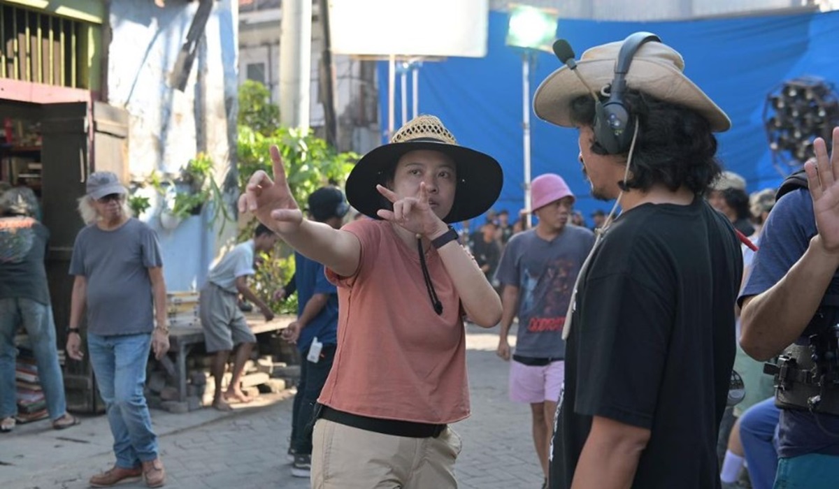 Sutradara Mouly Surya (kiri)