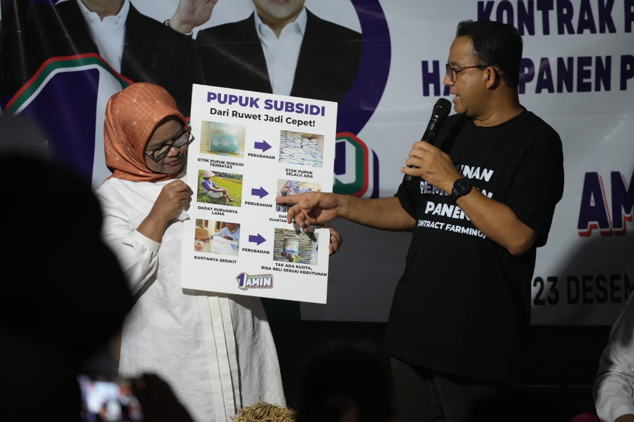 Sambangi Petani di Brebes, Anies Bagikan Kupon Jaminan Pembelian Hasil Panen