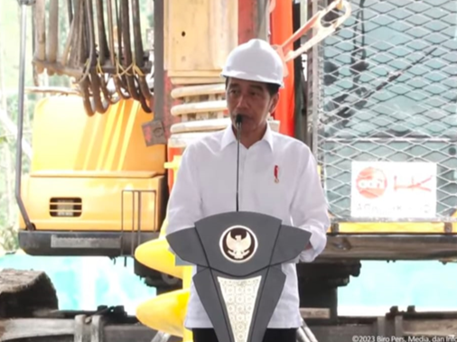 Presiden Joko Widodo menyampaikan sambutan dalam acara peletakan batu pertama Rumah Sakit Umum Pusat di Ibu Kota Nusantara, Kaltim.