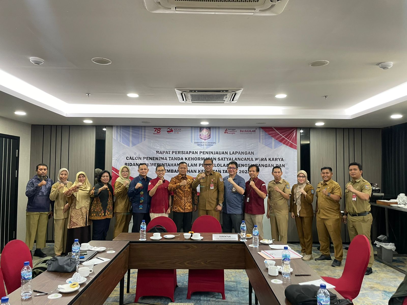 Pengusulan Satyalancana Wira Karya dilakukan oleh Kementerian Dalam Negeri